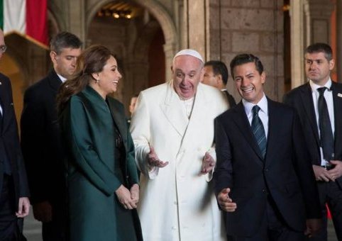 Papa Francisco, el dedo en la llaga; Políticos aprovecharon