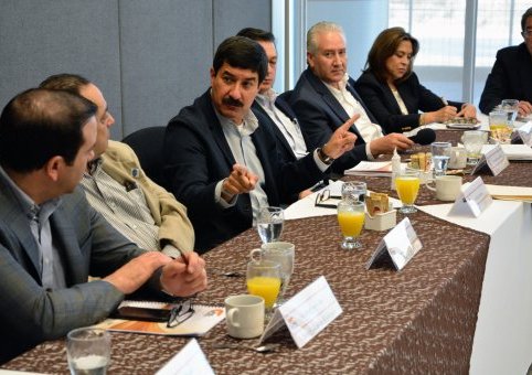 Se reúne Corral con destacados empresarios en Chihuahua
