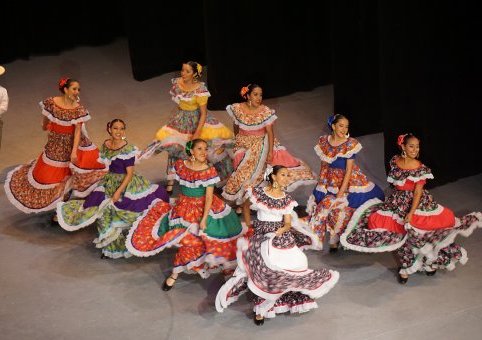 Colorido y exitoso concurso de Danza y Baile tradicionales