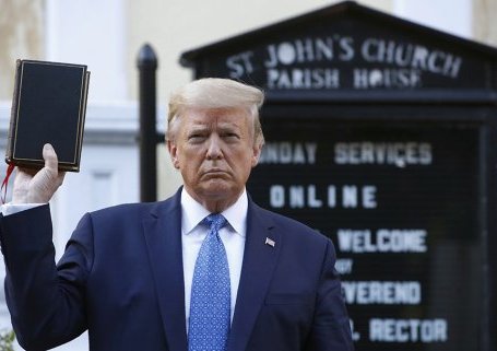 Cómo Donald Trump está infundiendo el cristianismo en su movimiento