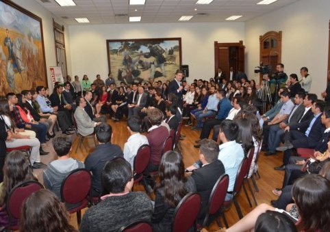 Dialogó Secretario de Educación Pública con 100 estudiantes