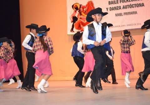 Exitoso concurso regional de Baile Folclórico y Danza Atóctona