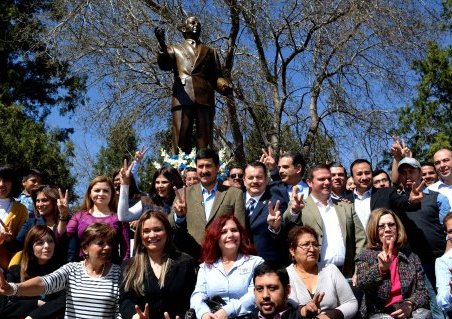 Javier Corral resalta unidad en aniversario de Gómez Morín
