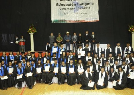 Se gradúan licenciados en educación indígena de UPNECH