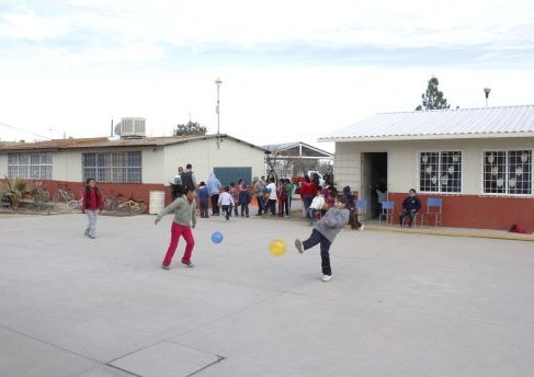 Fomentan actividades físicas y convivencias entre estudiantes de primaria 