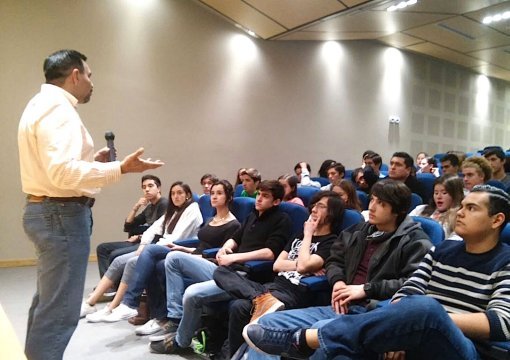 Cruz Pérez Cuellar acude a ITESM en Ciudad Juárez