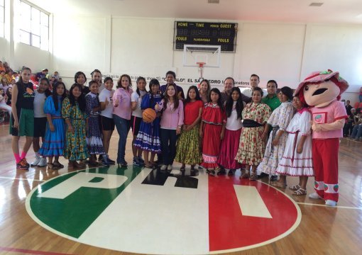 ONMPRI realiza evento con mujeres tarahumaras