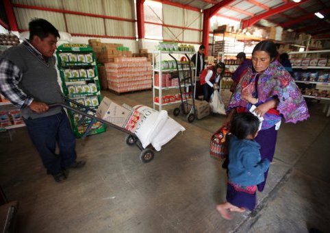 Diconsa y CDI apoyan a familias indígenas de Chiapas