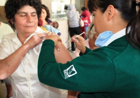 425 mil acciones desarrollo IMSS en Semana de Vacunación