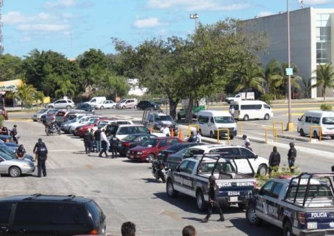 Comando armado ataca lote de autos en Chihuahua