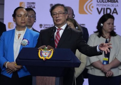 Considera Colombia negociar con Clan del Golfo